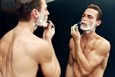 shave photo2 Lời khuyên khi cạo râu cho nam giới khi  bị mụn trứng cá